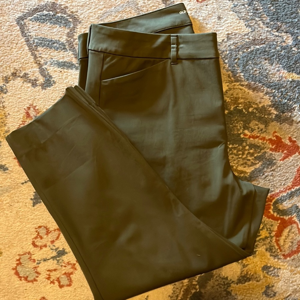 NWOT Old Navy Olive Green Pixie Pants